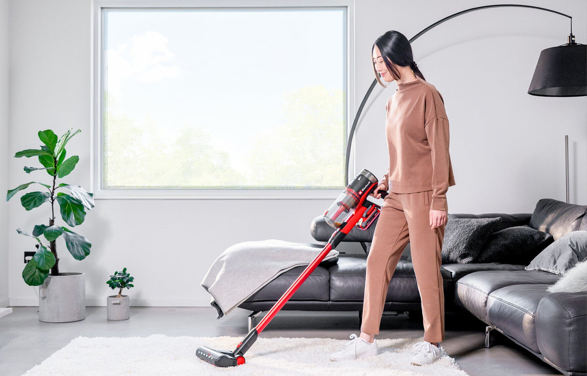 einhell-expert-cordlhandstick-vacuum-cleaner-2347225-example_usage-001